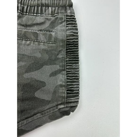 Boys Adam + Yve Camo Shorts Size 2 - Picture 4 of 4